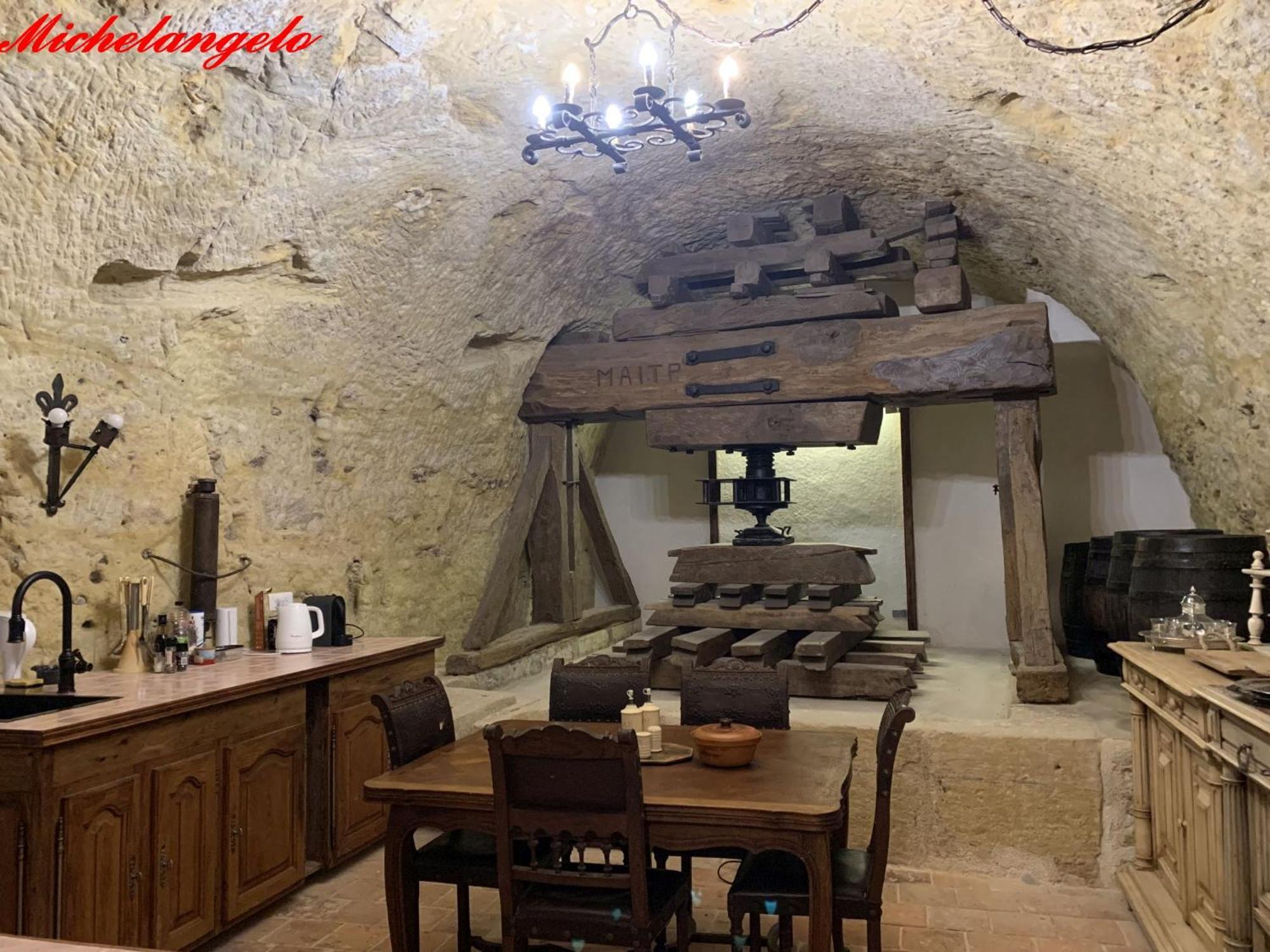 Clos 'troglogite' * Lussault-sur-Loire